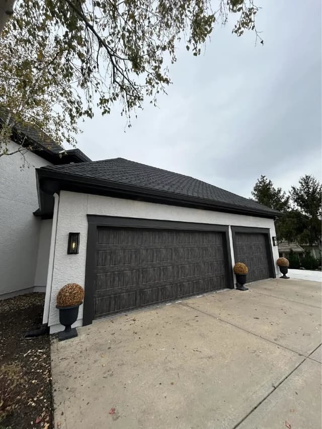 White Chooz Painters logo with blue background placeholder for paintig company logos